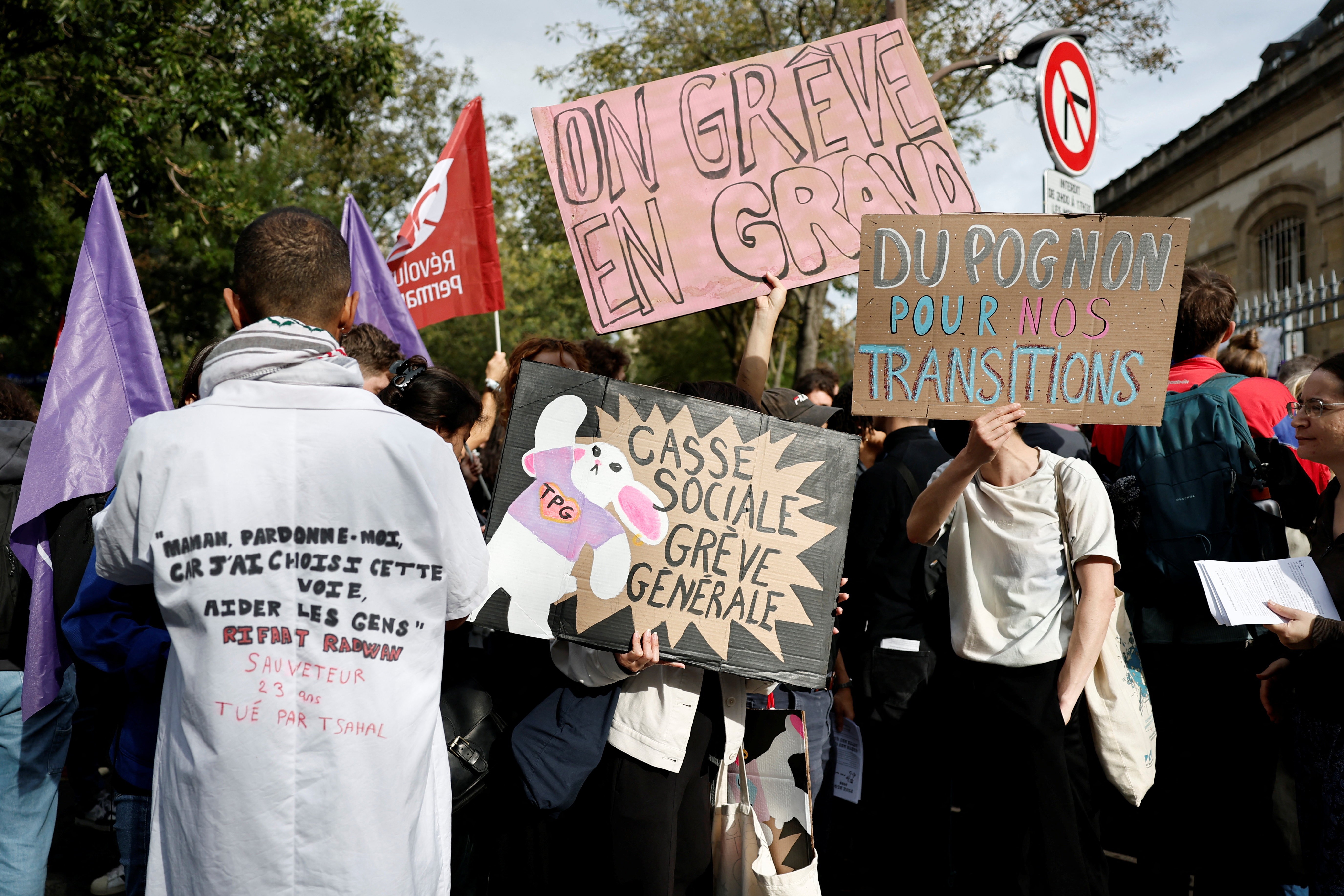 'Vamos bloquear tudo': movimento paralisa a França nesta quarta