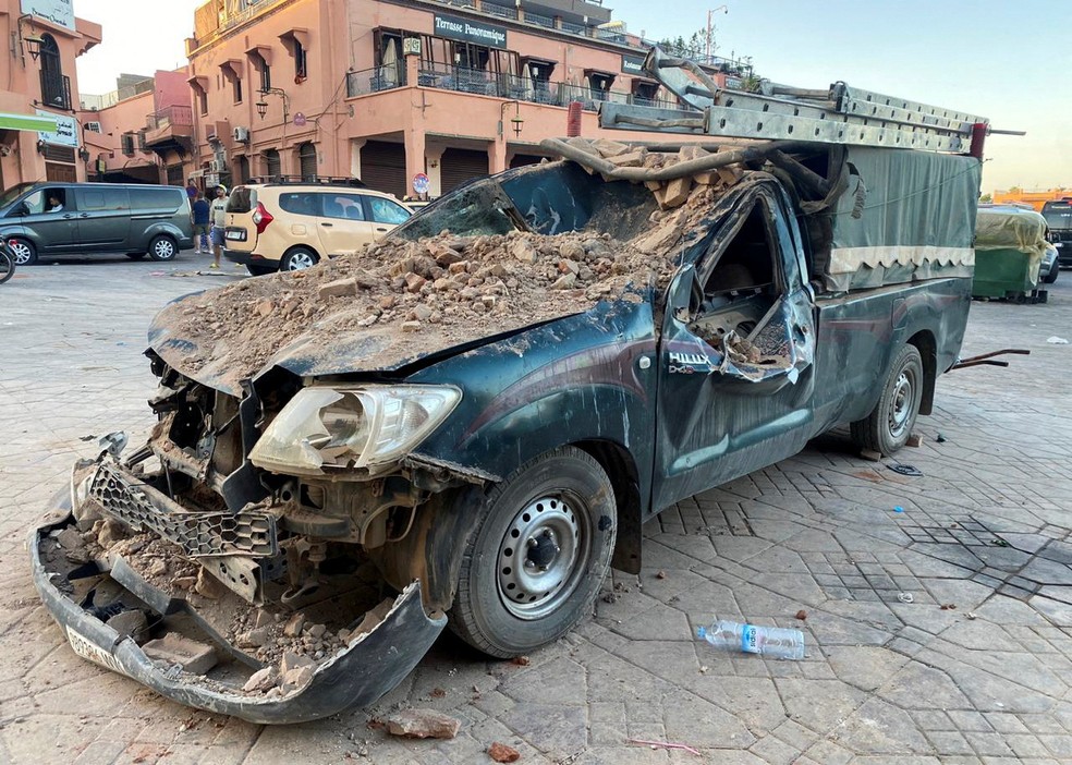 Veculo danificado na cidade histrica de Marrakech, aps terremoto no Marrocos  Foto: Abdelhak Balhaki/ via REUTERS