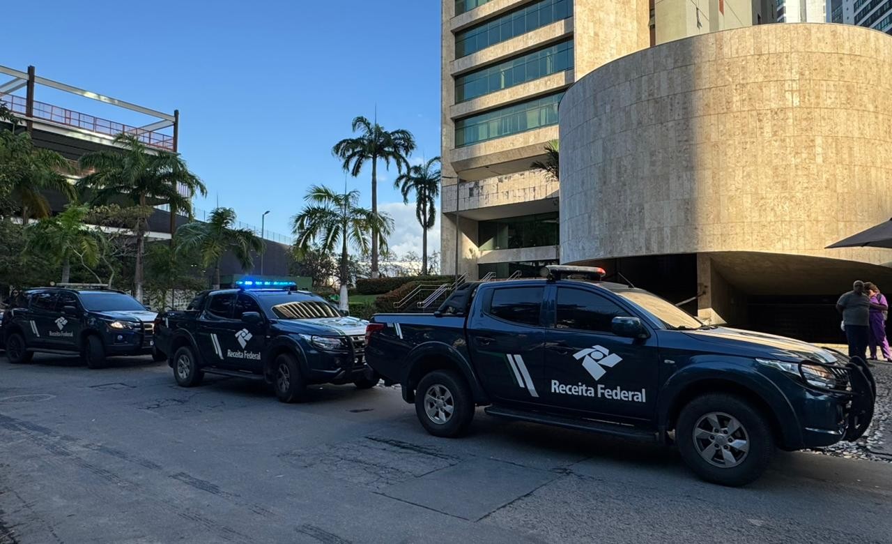 Federal raid in Recife seizes two luxury cars in probe of sports betting group linked to R$ 5 billion in irregular flows