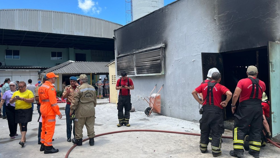 Incêndio no Hospital Dr. César Cals, em Fortaleza, teve início na subestação de energia. — Foto: Kid Junior/Sistema Verdes Mares