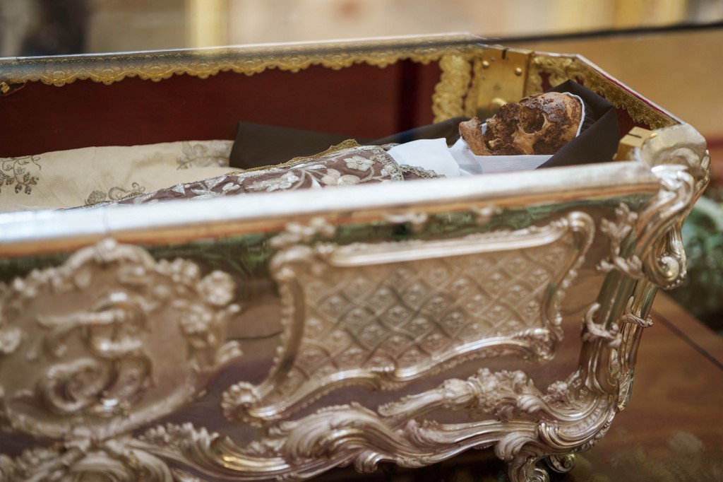 Corpo de Santa Teresa d'Ávila é exposto ao público na Espanha mais de 400 anos após sua morte