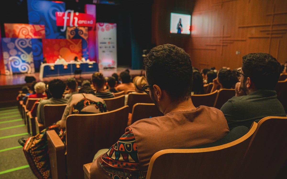 Fliaraxá transmite programação ao vivo e amplia acesso à literatura