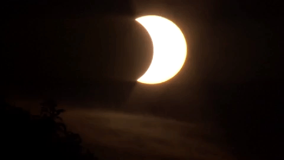 Veja imagens do eclipse em Campo Grande Mato Grosso do Sul G1