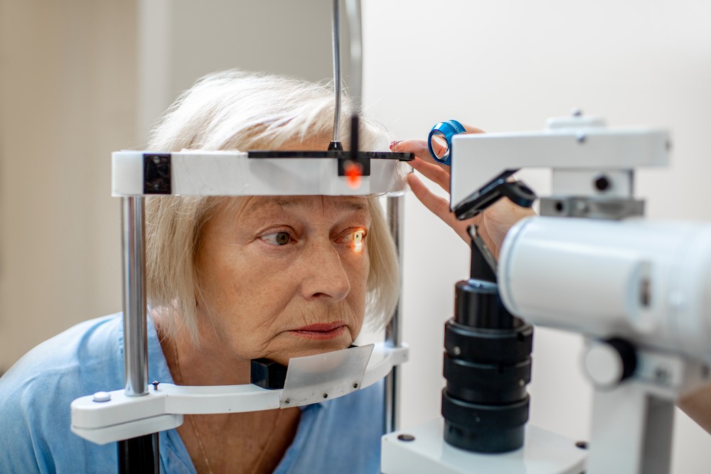 Atendimentos para tratamento de glaucoma no Brasil praticamente dobram entre 2015 e 2025