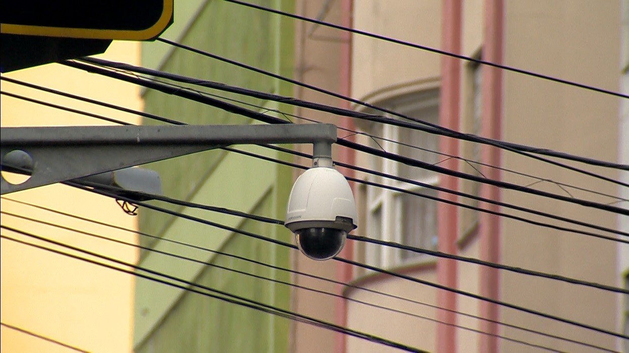 Multas de trânsito aplicadas com base em fotos e vídeos são proibidas em Juiz de Fora
