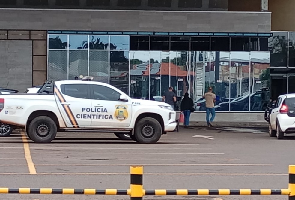 Polícia investiga tentativa de furto em joalheria de shopping em Campo Grande. — Foto: Eduardo Almeida/ TV Morena