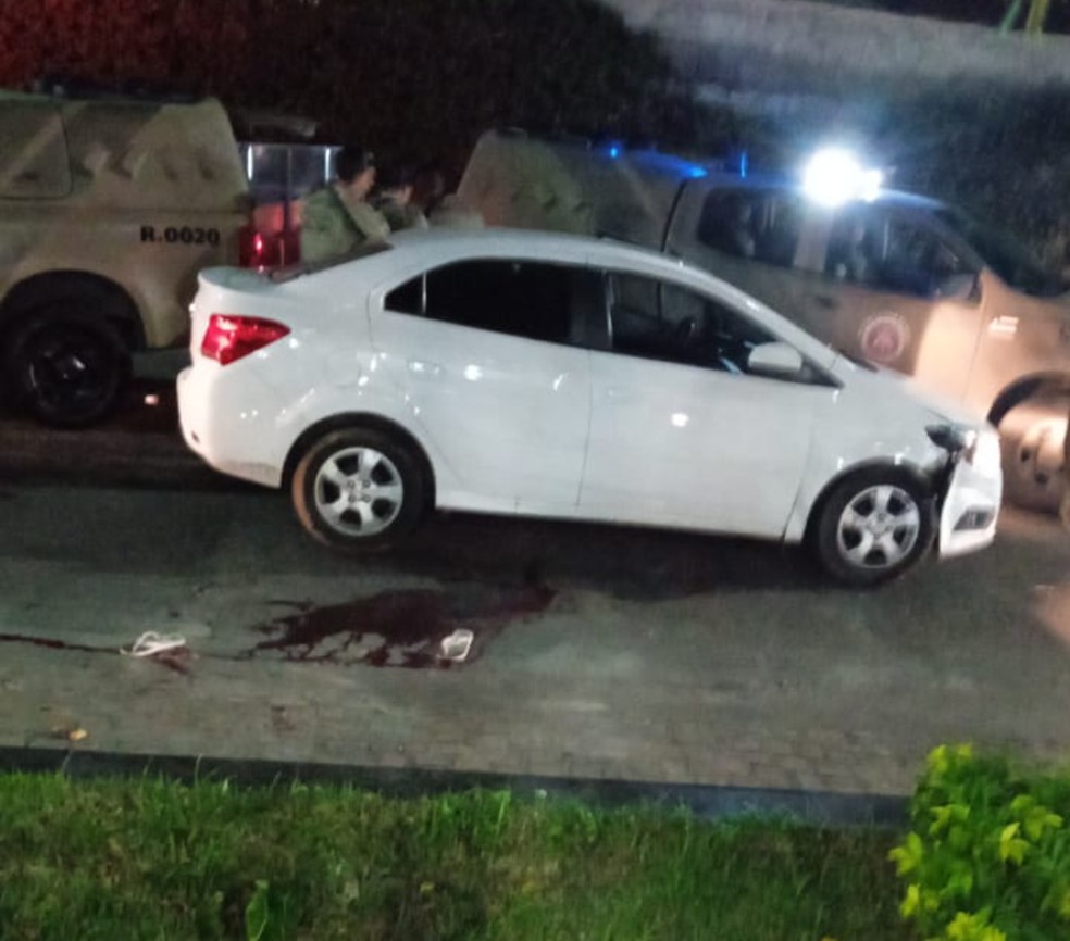 Veículo com restrição de roubo foi apreendido com os suspeitos — Foto: Polícia Militar da Bahia