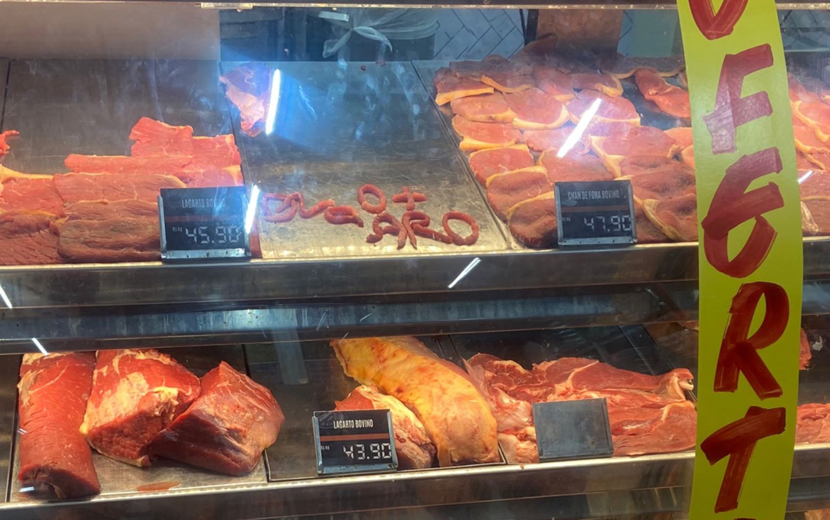 Atacadista é autuado por moer carne antes da compra no interior da Bahia