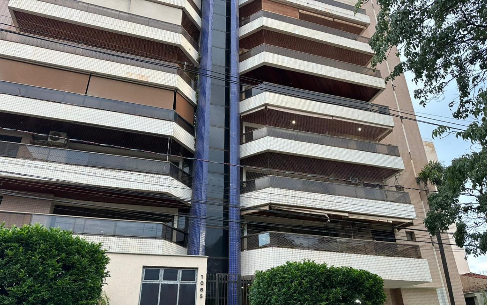 Menino de 4 anos é socorrido com vida após cair do 10º andar de prédio em Ribeirão Preto, SP