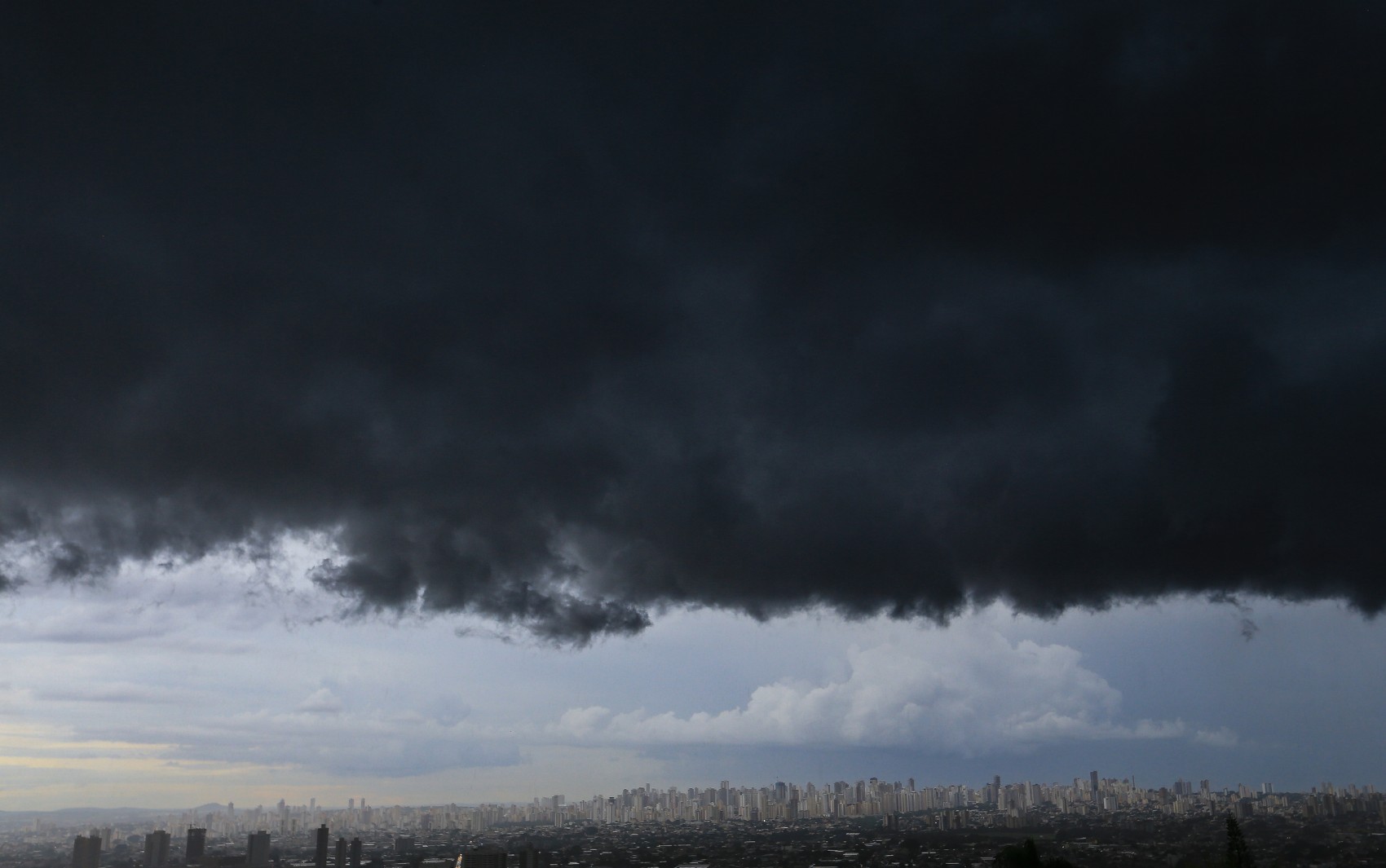 Primavera em Goiás terá tempestades com ventos fortes e granizo, alerta Cimehgo
