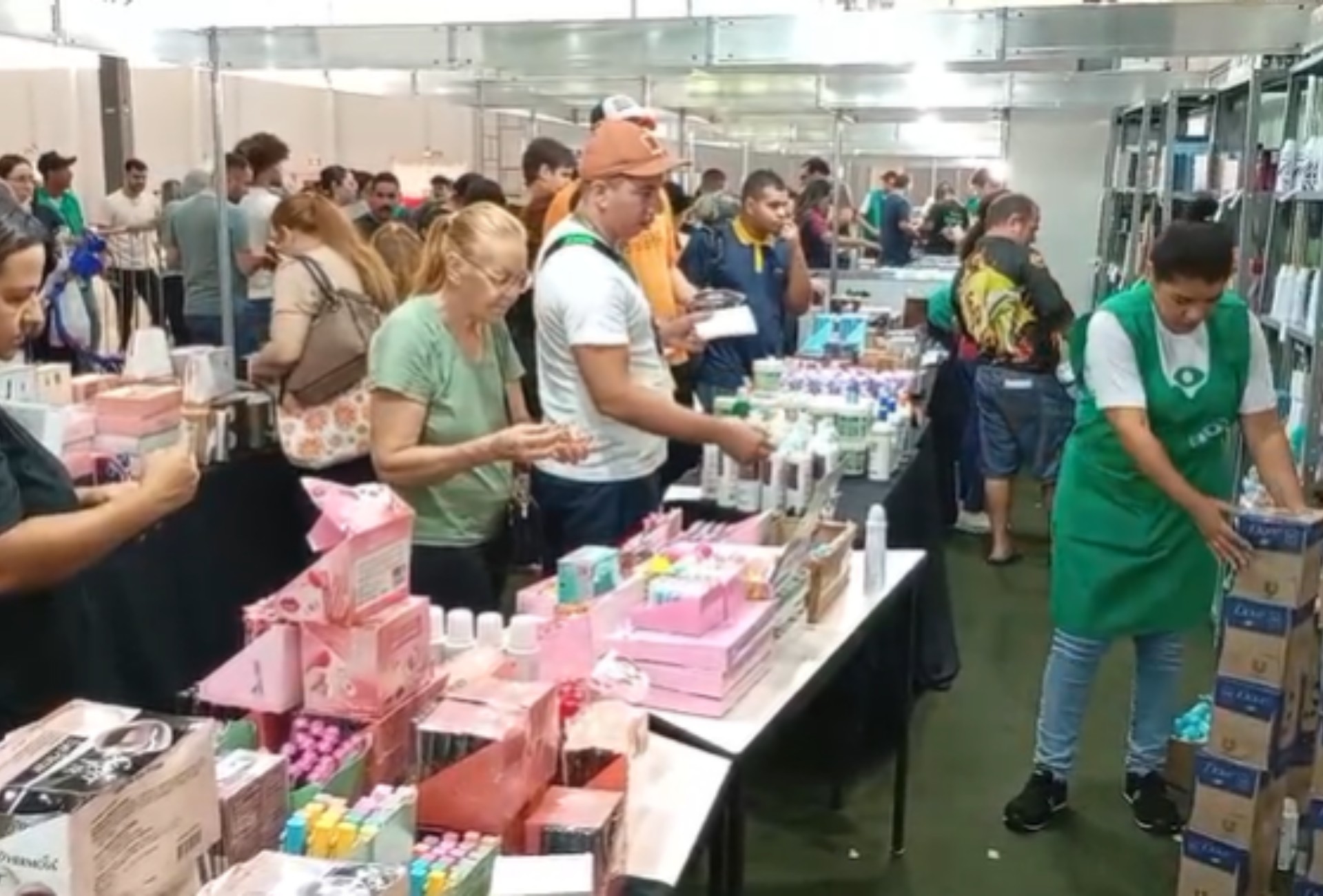 Perfumes, eletrônicos e roupas a partir de R$ 5: veja como participar de bazar solidário em Campo Grande