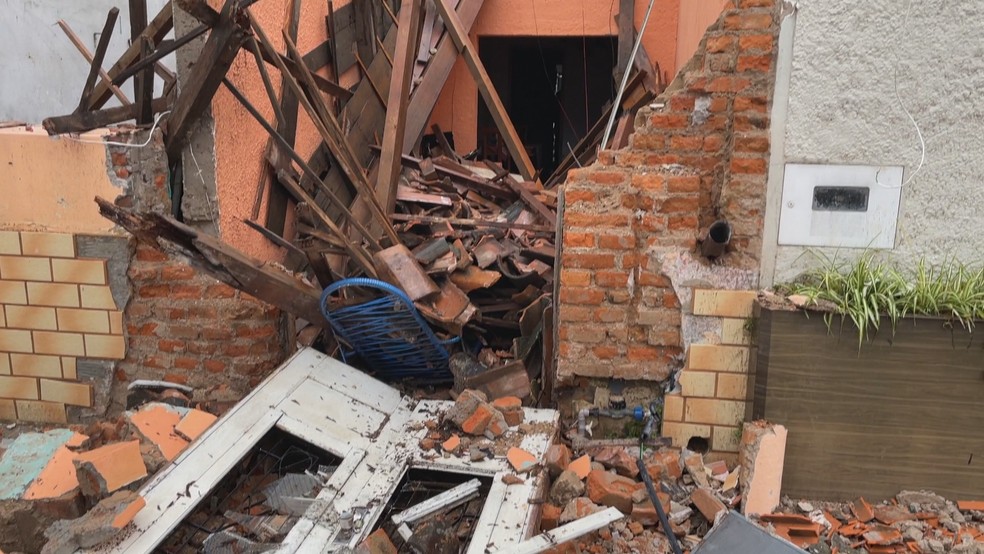 Casa foi destruída durante temporal em Bagé — Foto: Rodrigo Evaldt/RBS TV