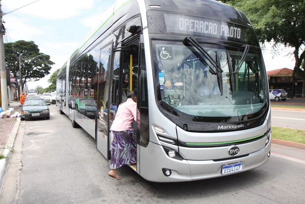 Empresa é desclassificada e licitação para aluguel de 400 ônibus elétricos segue indefinida em São José