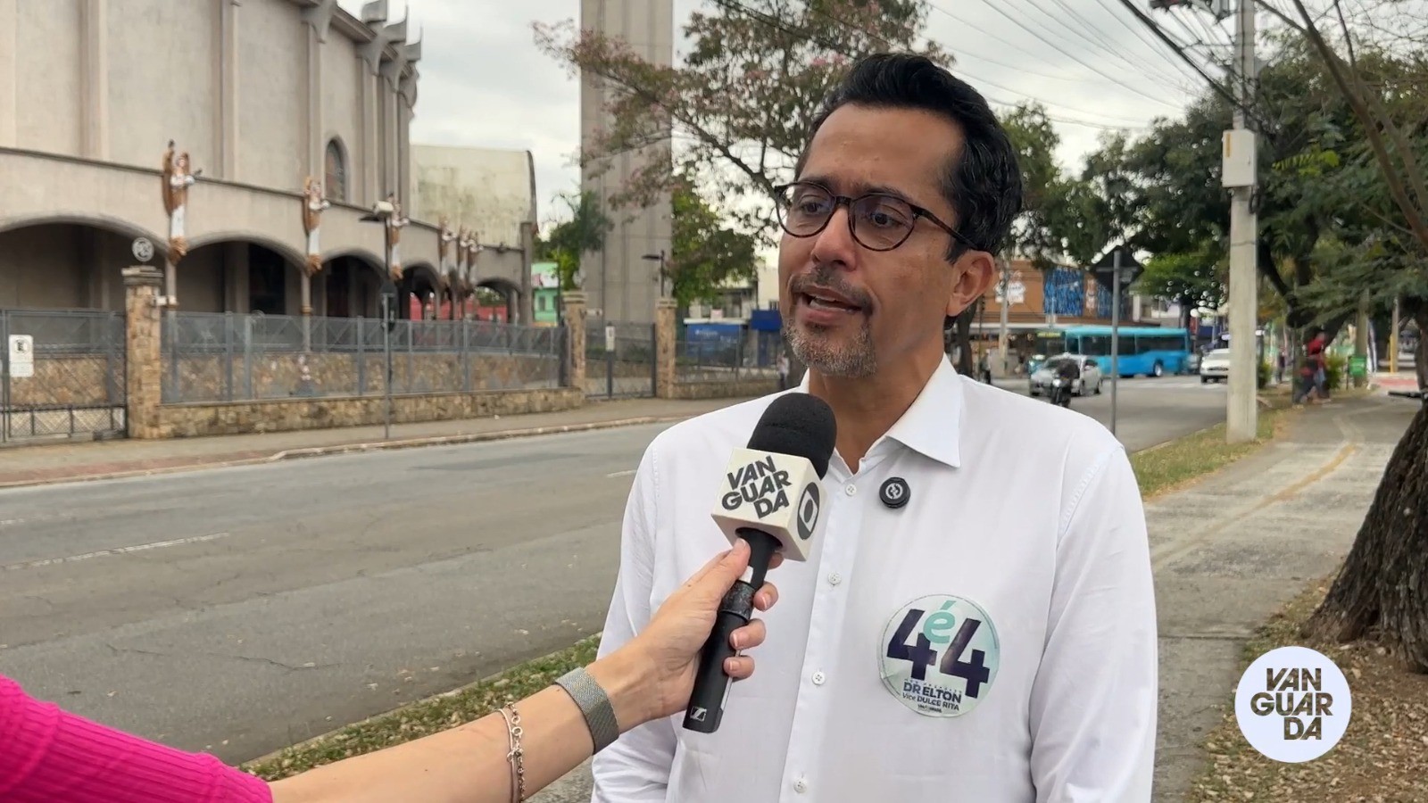 Campanha em escola, avaliação médica e fotos: veja como foi a quarta-feira dos candidatos à Prefeitura de São José dos Campos, SP