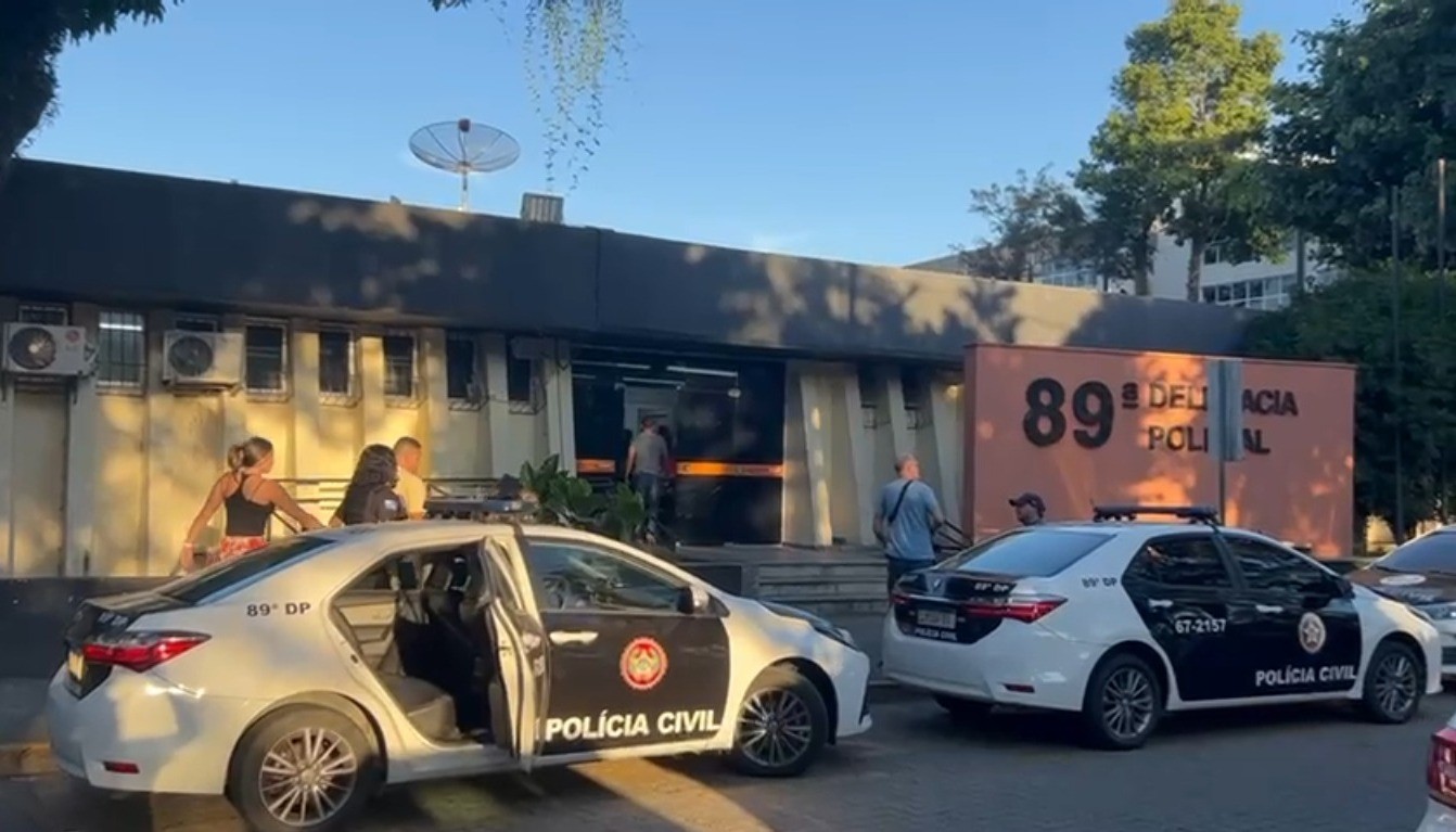 Cinco pessoas da mesma família são presas após furtar loja em Resende 