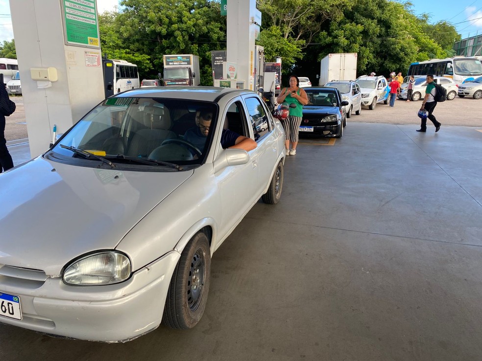 Posto vende gasolina a R$ 3,82 no Dia Livre de Impostos em Natal — Foto: Pedro Trindade/Inter TV Cabugi