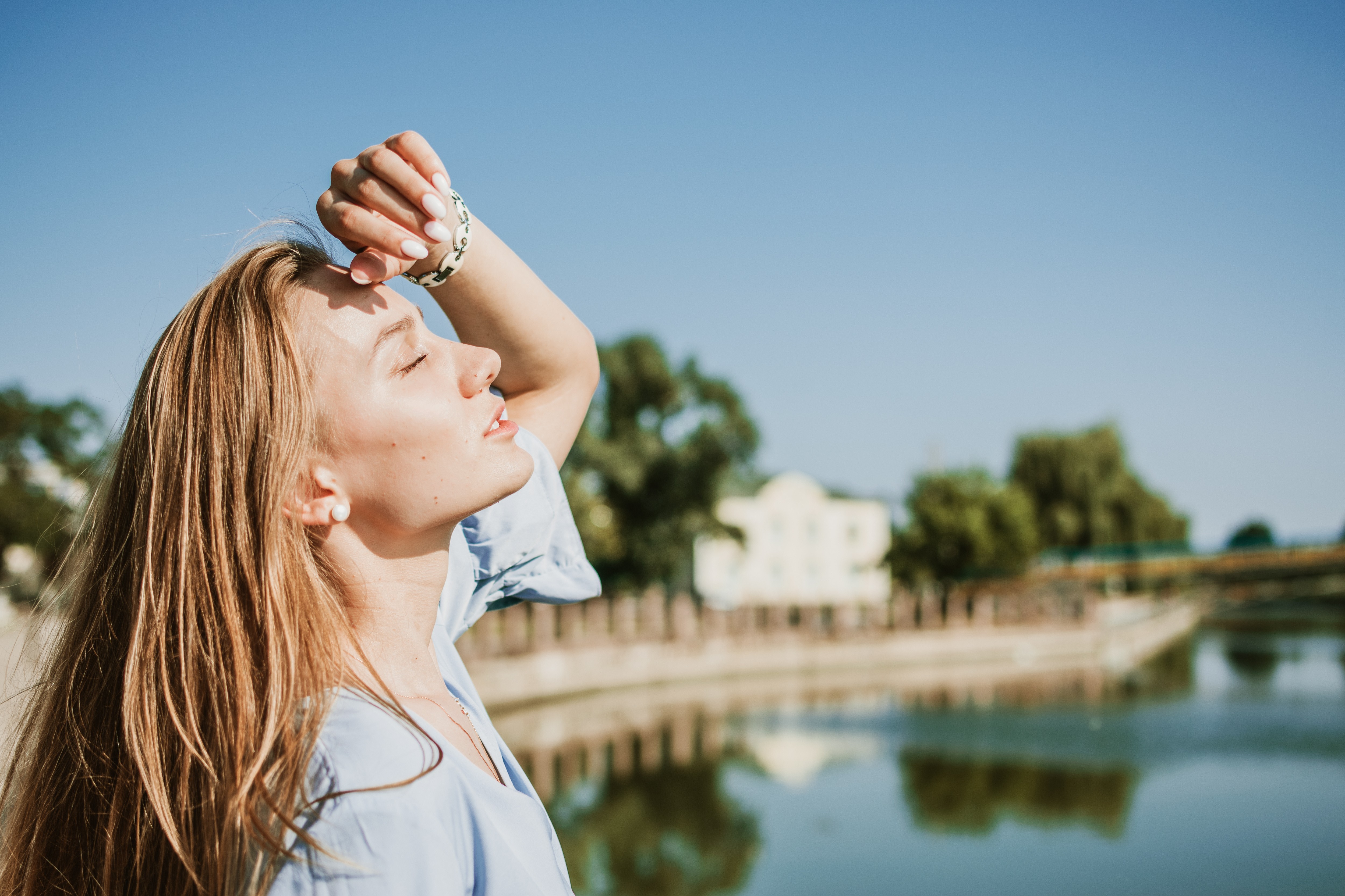 Mais mulheres morrem em ondas de calor, mas causa vai além da biologia, indicam pesquisas