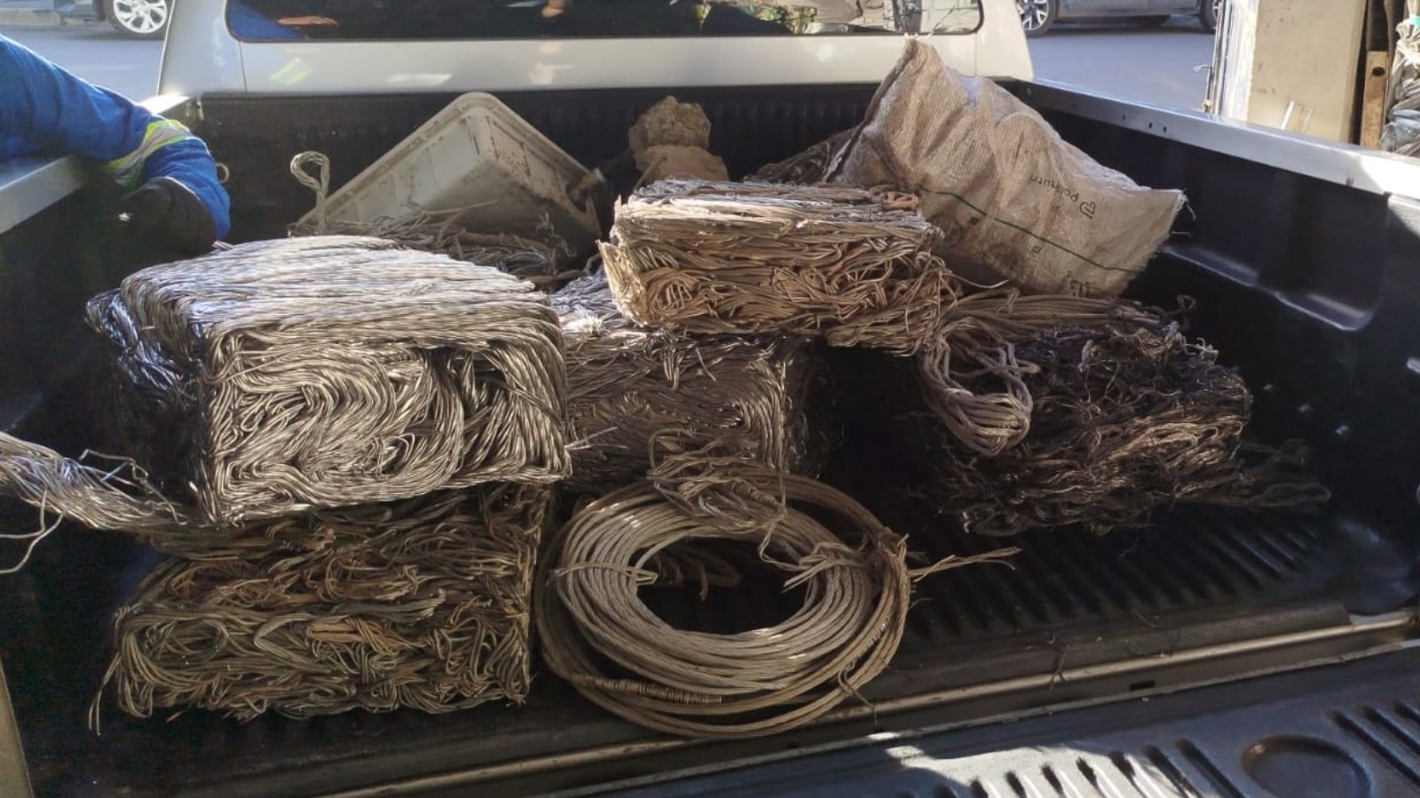 Operação apreende cerca de 100 kg de cabos de energia furtados em Fortaleza