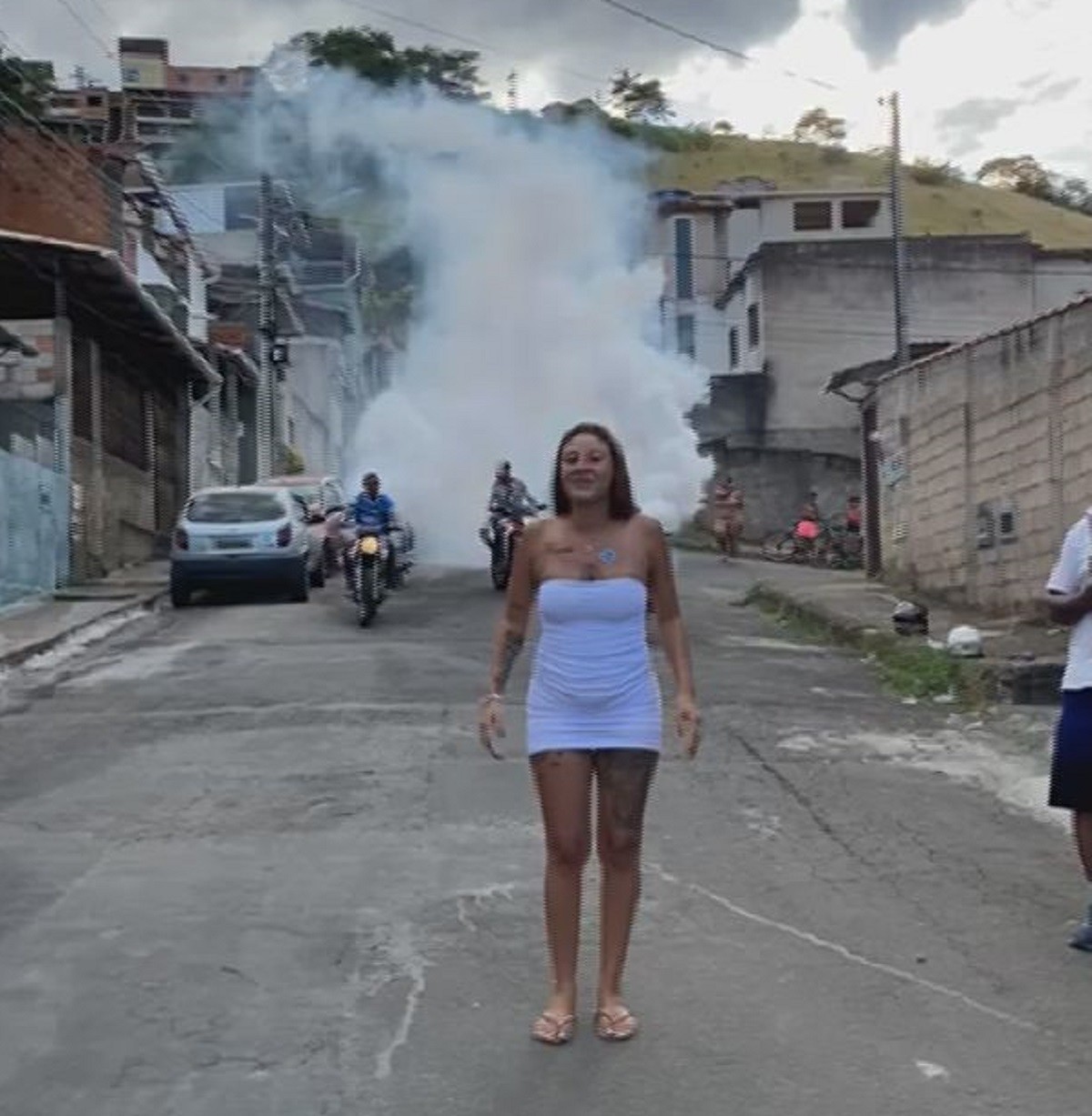 Chá revelação com fumaça de motos viraliza na internet: 'Queria algo diferente e deu certo', diz mãe