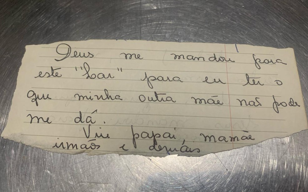 Cegonhas da Noite: carta foi deixada junto com beb&ecirc; em caixa de papel&atilde;o &mdash; Foto: Arquivo Pessoal