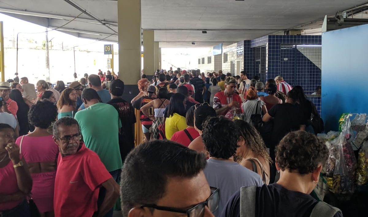 Após denúncias de falta de ônibus, TRE-PE manda restabelecer frota e viagens no Grande Recife