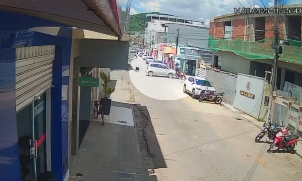 Mulher foi presa suspeita de avançar com carro contra ex-companheiro na Bahia — Foto: Reprodução/Redes Sociais