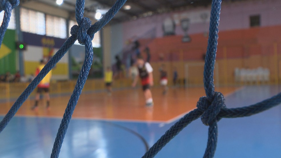Insultos racistas foram ditos para estudantes durante partida de futsal em colégio particular do DF. — Foto: Reprodução/TV Globo