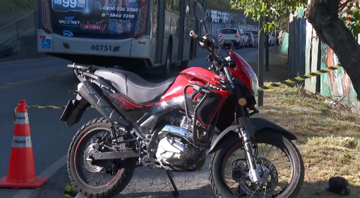 VÍDEO: garupa morre e piloto fica ferido em acidente de moto em BH