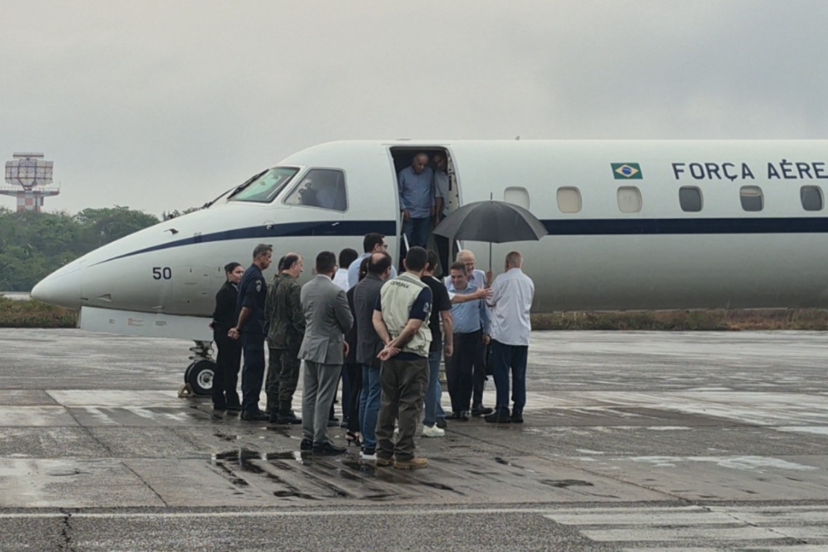 Comitiva do governo federal chega a Manaus para acompanhar combate às queimadas e anunciar novas medidas