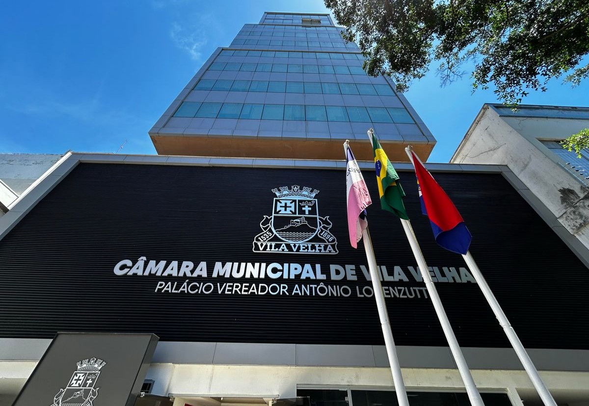 Câmara de Vila Velha investiga reajuste de até 386% a servidores após notificação do MP