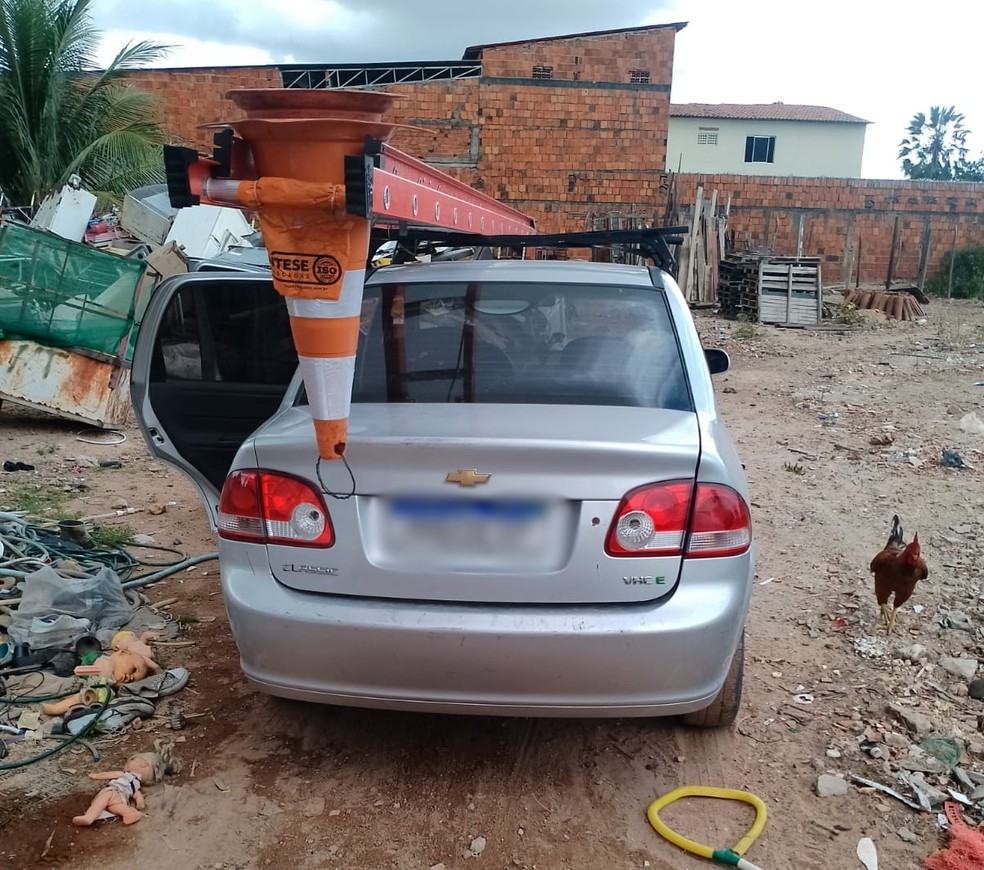 Carro alugado usado nos furtos de cobre em Fortaleza foi apreendido pela polícia. — Foto: Polícia Civil/ Divulgação