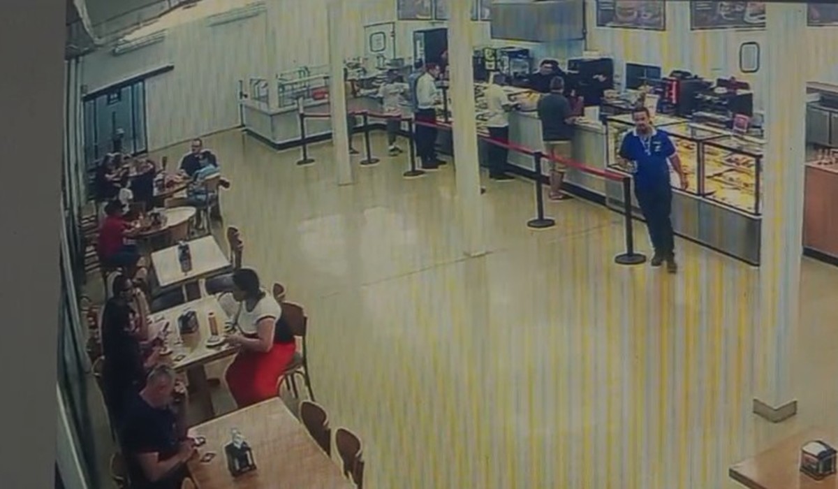 Vídeo mostra caminhoneiro que atravessou carreta no Rodoanel em restaurante na noite anterior