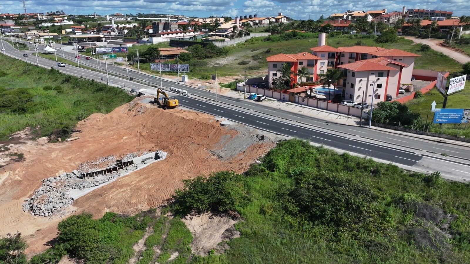 Estrada é liberada quase um mês após cratera abrir no Ceará; uma pessoa morreu