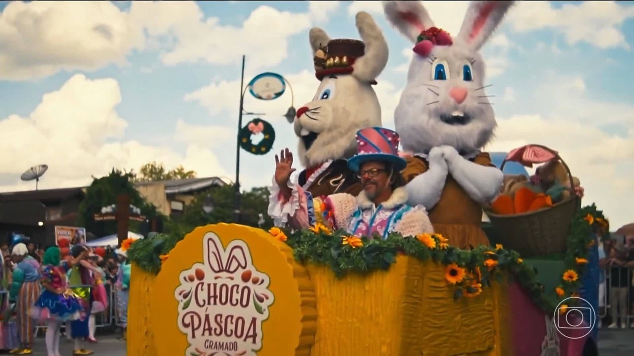 Chocolate artesanal, coelhinhos e cenários temáticos marcam a Páscoa em Gramado