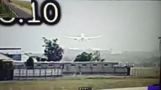 Novo VÍDEO mostra decolagem e queda de avião na Índia; mais de 200 morreram