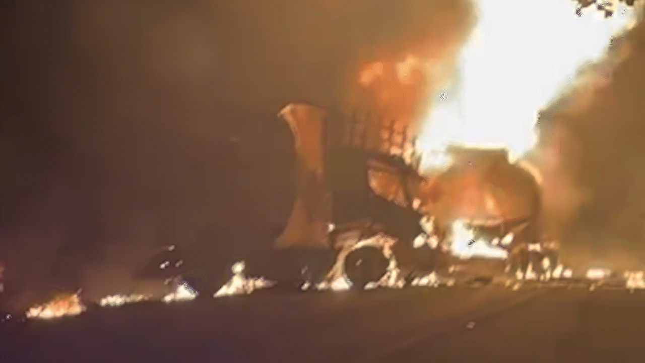 Caminhão-tanque explode após colisão com caminhão-baú na BR-316 e deixa três feridos