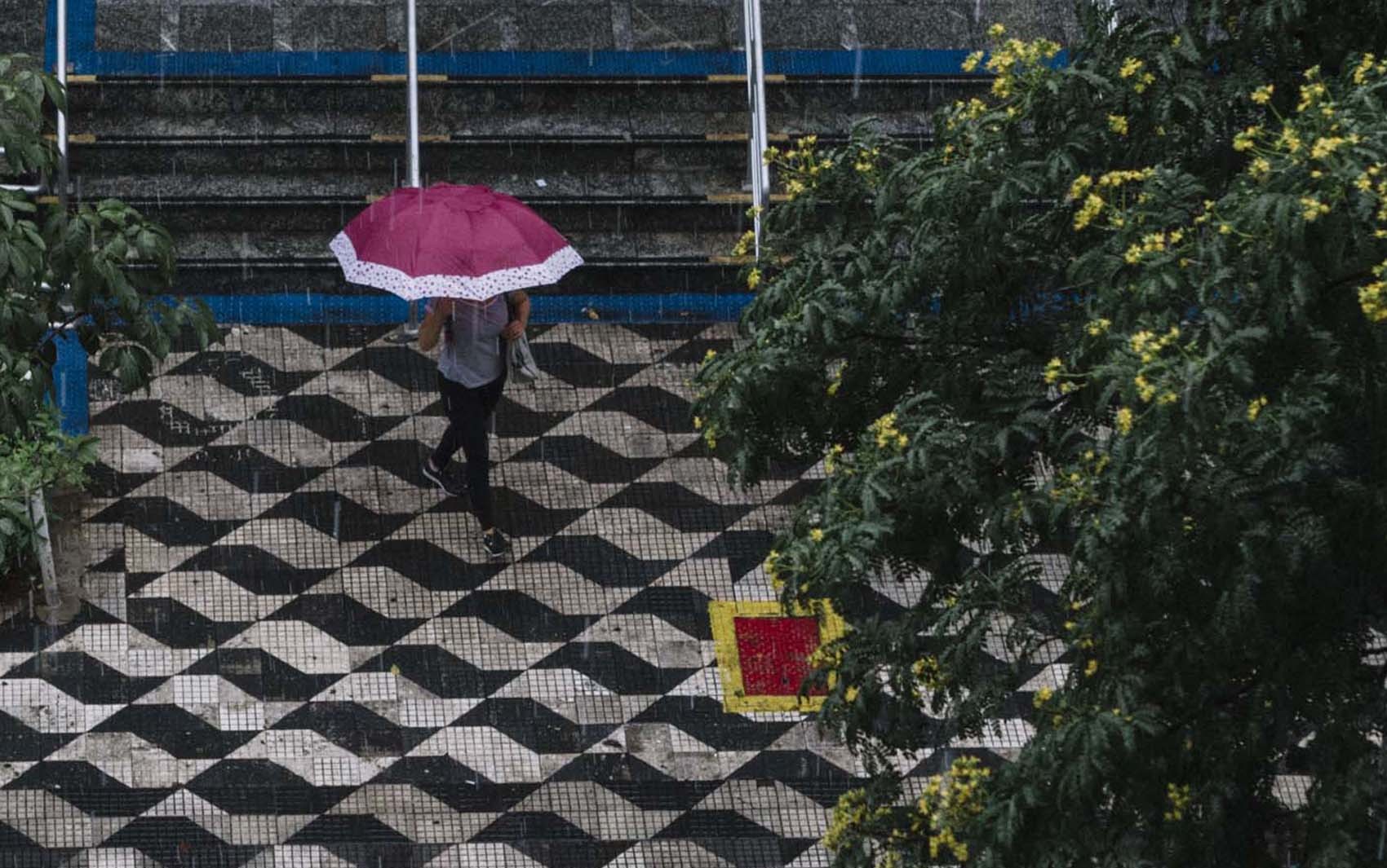Feriado terá temporais no Sul e chuva forte no litoral do Nordeste; Sudeste e Centro-Oeste seguem com calor