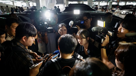 Vice-secretário dos EUA lamentou operação de imigração contra trabalhadores sul-coreanos - O vice-secretário de Estado, Christopher Landau, reuniu-se com o primeiro vice-ministro das Relações Exteriores, Park Yoon-joo, neste domingo (14).