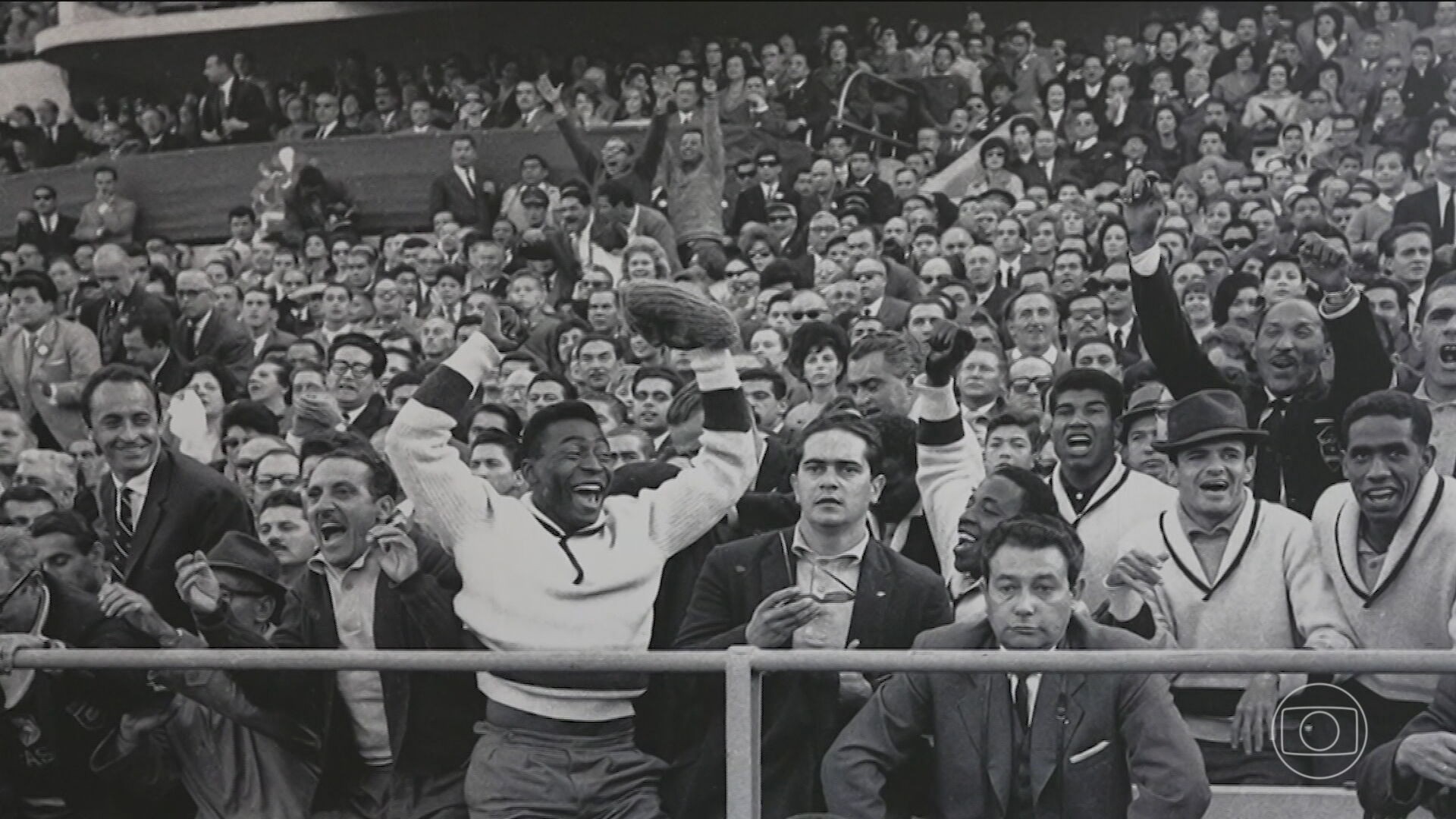 Fotos inéditas de Pelé na conquista do bicampeonato da Seleção, em 1962, vão para museu em homenagem ao Rei do Futebol, em Santos