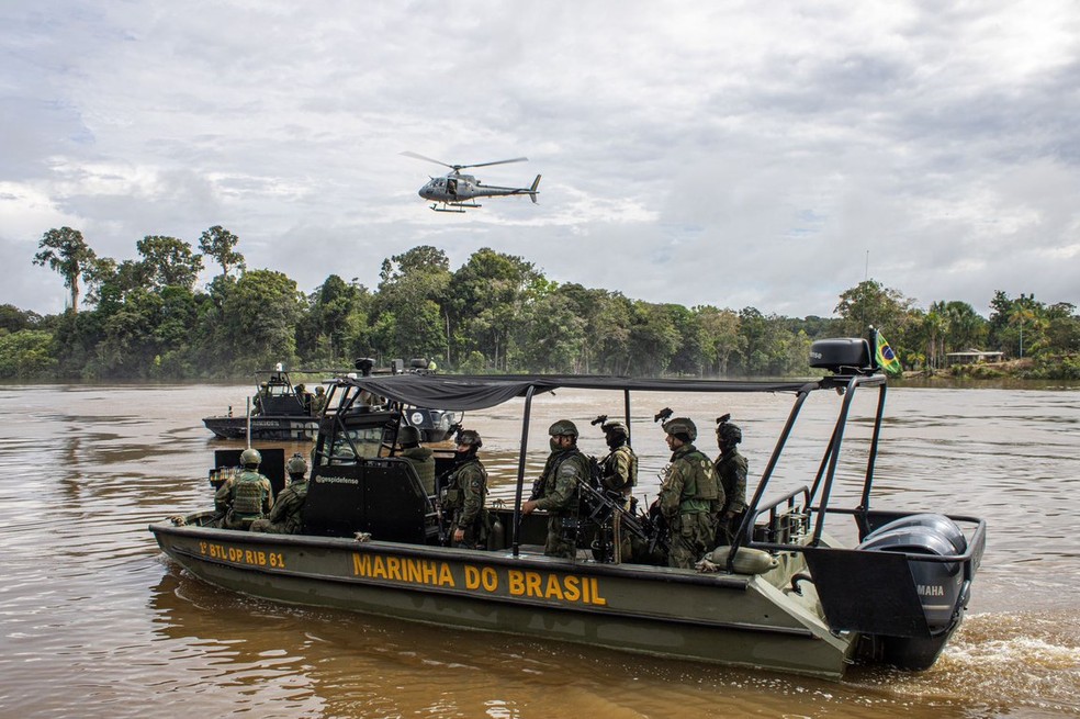 Militares navegam por rio no Amazonas durante a 'Operação Ágata Amazônia – Comando Conjunto Uiara' — Foto: Comando Conjunto Uiara