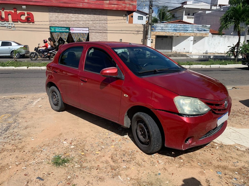 Motorista por aplicativo &eacute; baleado durante assalto em Nova Parnamirim &mdash; Foto: Gustavo Brendo/Inter TV Cabugi