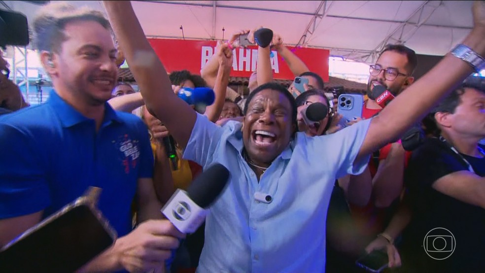 Na despedida de Neguinho, a Beija-Flor é campeã do carnaval do Rio — Foto: Jornal Nacional/ Reprodução