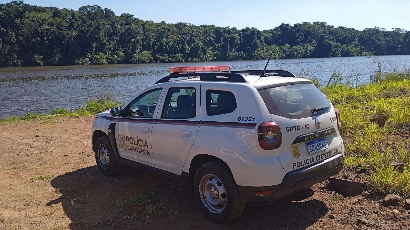 Polícia Civil apreende barco, materiais de pesca e apetrechos de acampamento clandestino em Águas de Santa Bárbara