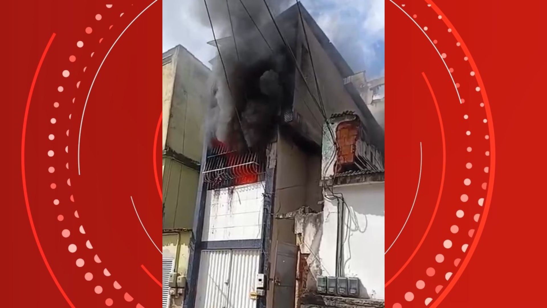 VÍDEO: criança coloca fogo em colchão, pai fica ferido e quitinetes são atingidas em Cariacica