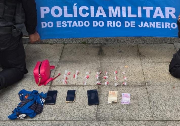 Mulher é presa e jovem apreendido por suspeita de tráfico de drogas em Paraíba do Sul