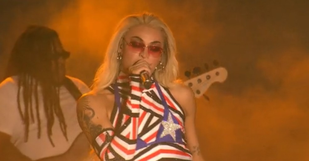 Pabllo Vittar no palco Festival São João da Thay — Foto: Reprodução