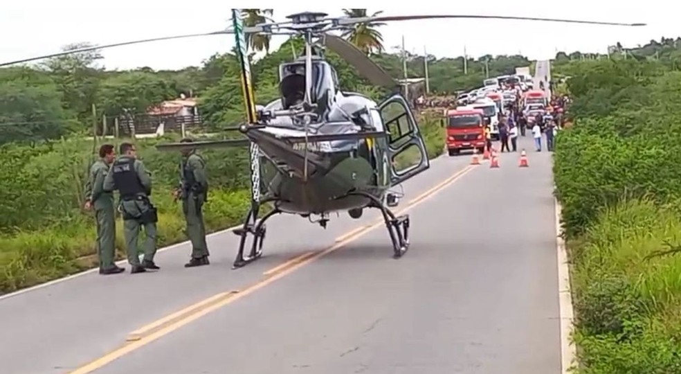 Equipe do GTA atua em acidente na rodovia SE-230 — Foto: Humberto Diniz