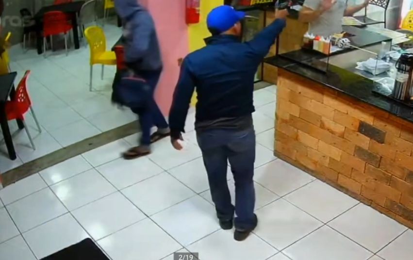 Homem que assaltou lanchonete no Antares, em Maceió, é preso com arma do crime 