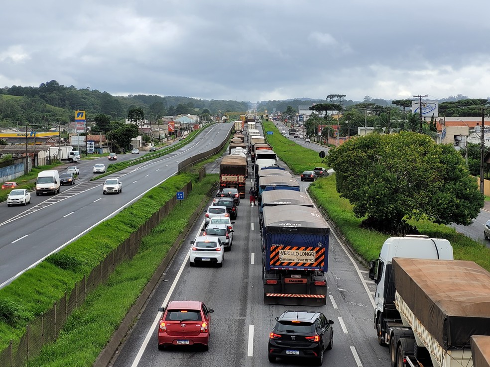 Novos radares que estão sendo instalados na BR-277, na BR-376 e na BR-373 — Foto: André Zanfonatto/RPC