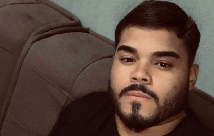 Jovem é morto a tiros em sorveteria de MT 